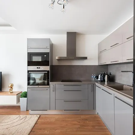 Luxury & Air-conditioned Osko Near The Center شقة براغ