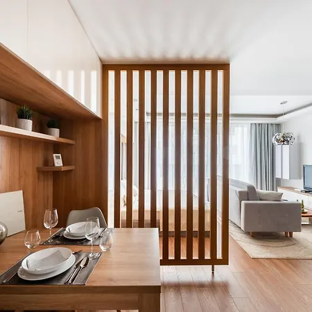 Luxury & Air-conditioned Osko Near The Center شقة *
