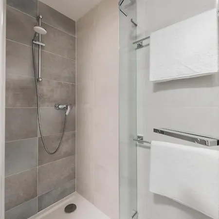 Luxury & Air-conditioned Osko Near The Center